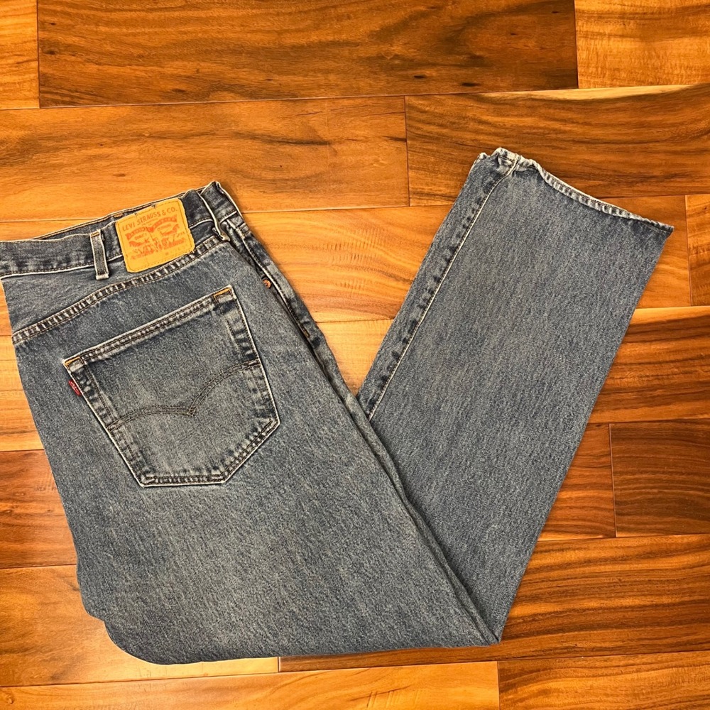 Levi's 501 Jeans Mens 40x32 Blue Medium Wash Button Fly Straight (fits 40x30)